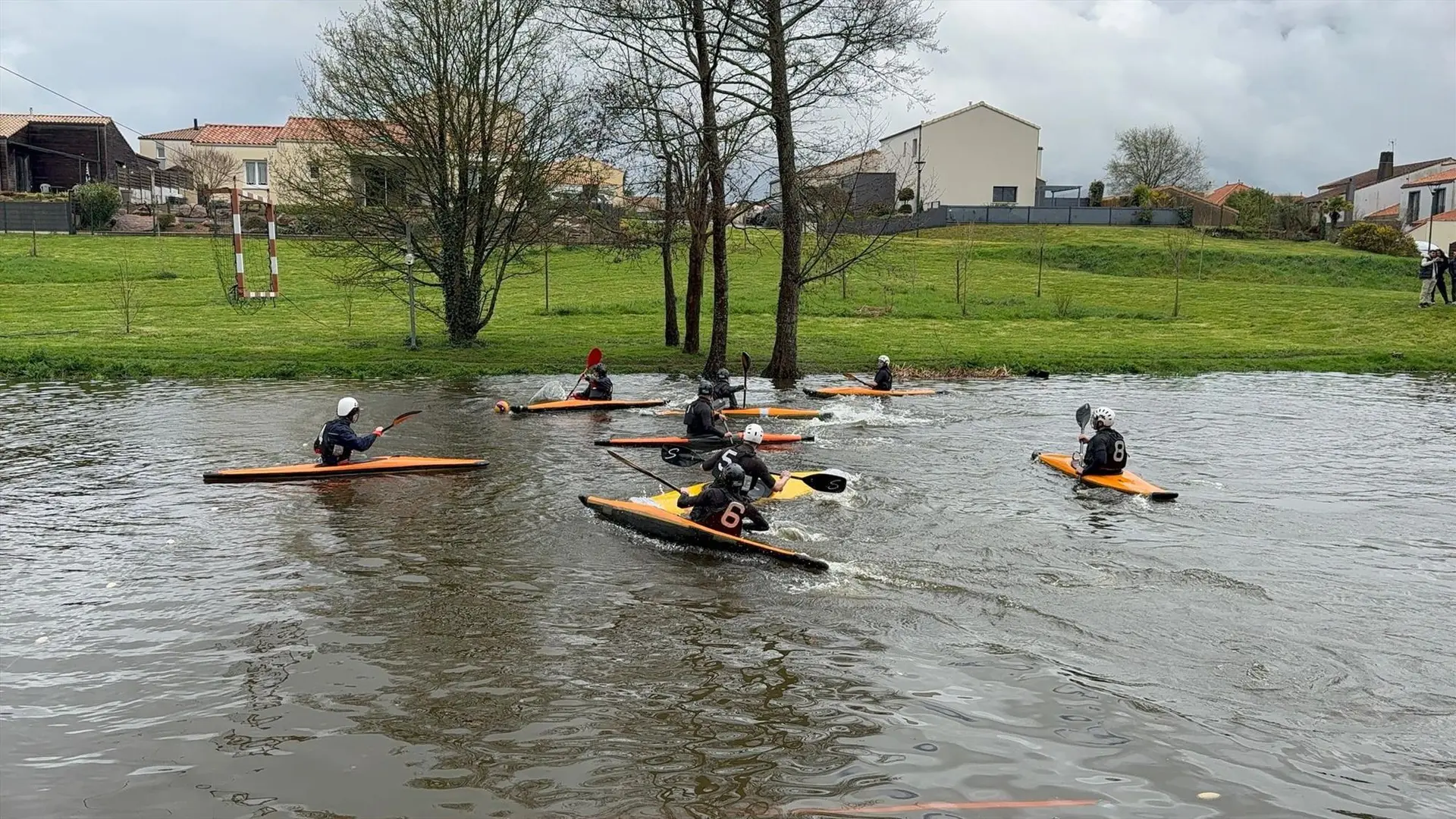 Compétition régionale de kayak polo