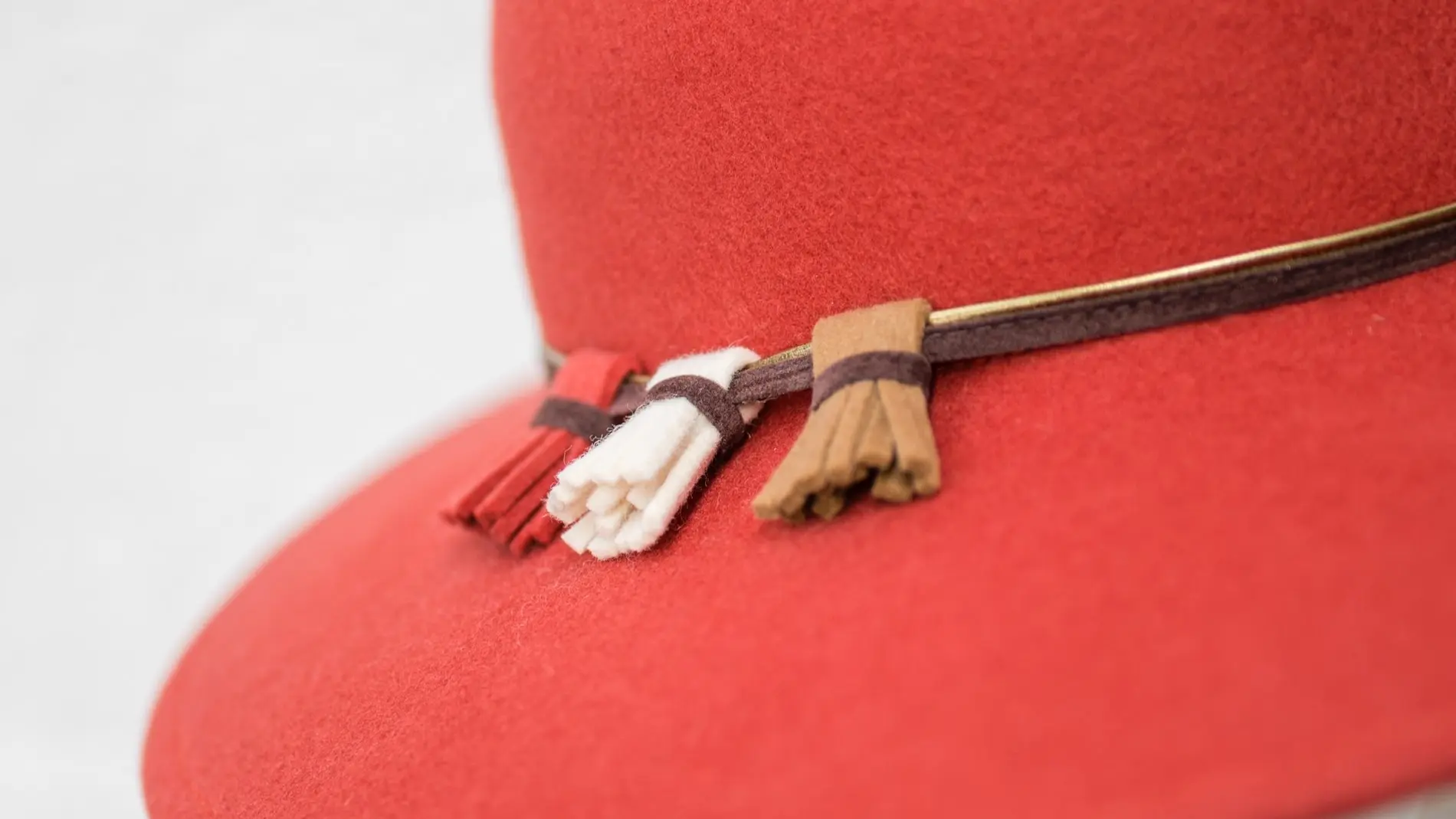 Réalisez un chapeau avec une décoration unique