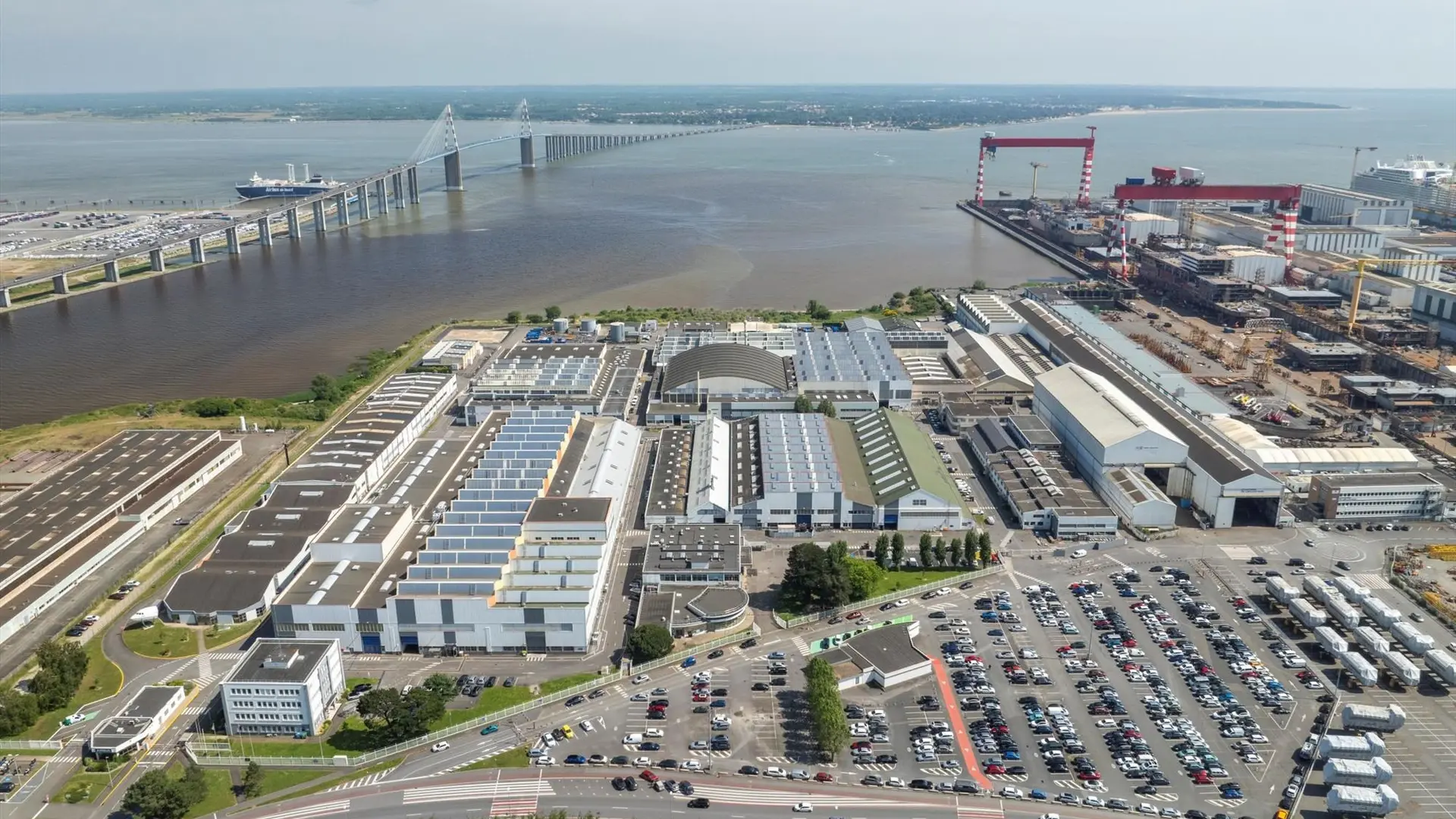 Usine Airbus Saint-Nazaire Ville vue aérienne