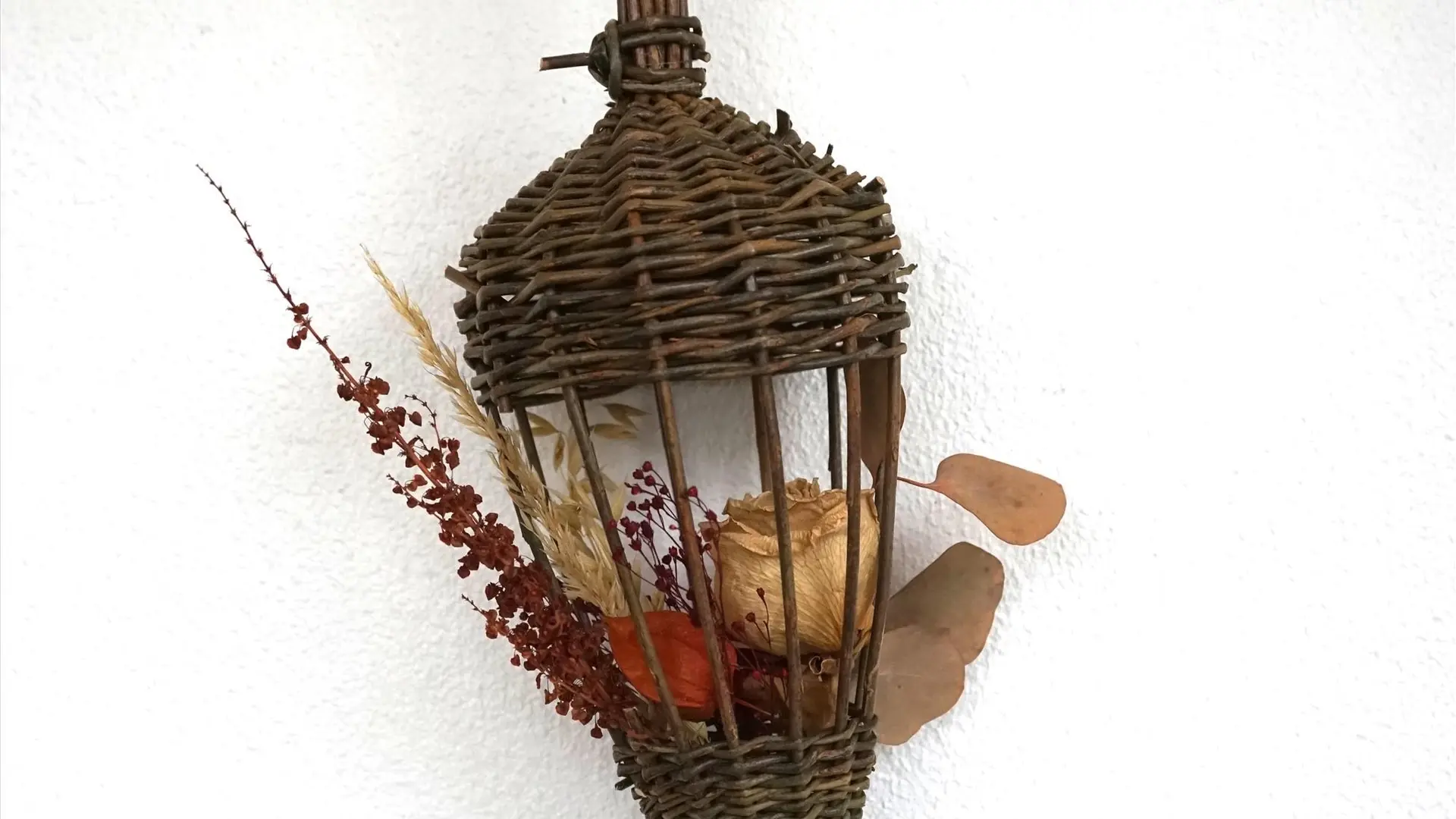 Corbeille à fleurs en osier