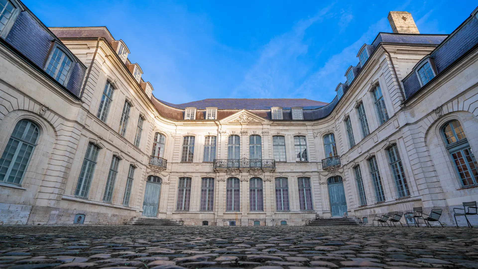 Musée Sandelin Cour Portail SAINT-OMER