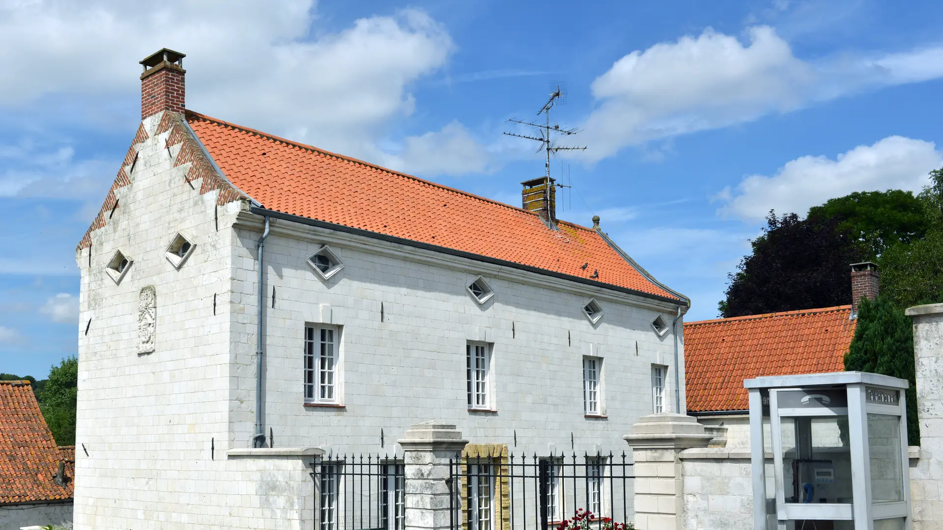 Maison Place d'Artois TOURNEHEM-SUR-LA-HEM ©Carl Peterolff (1)