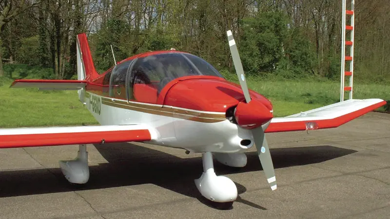 Aérodrome Avion rouge LONGUENESSE © SPL Tourisme en Pays de Saint-Omer