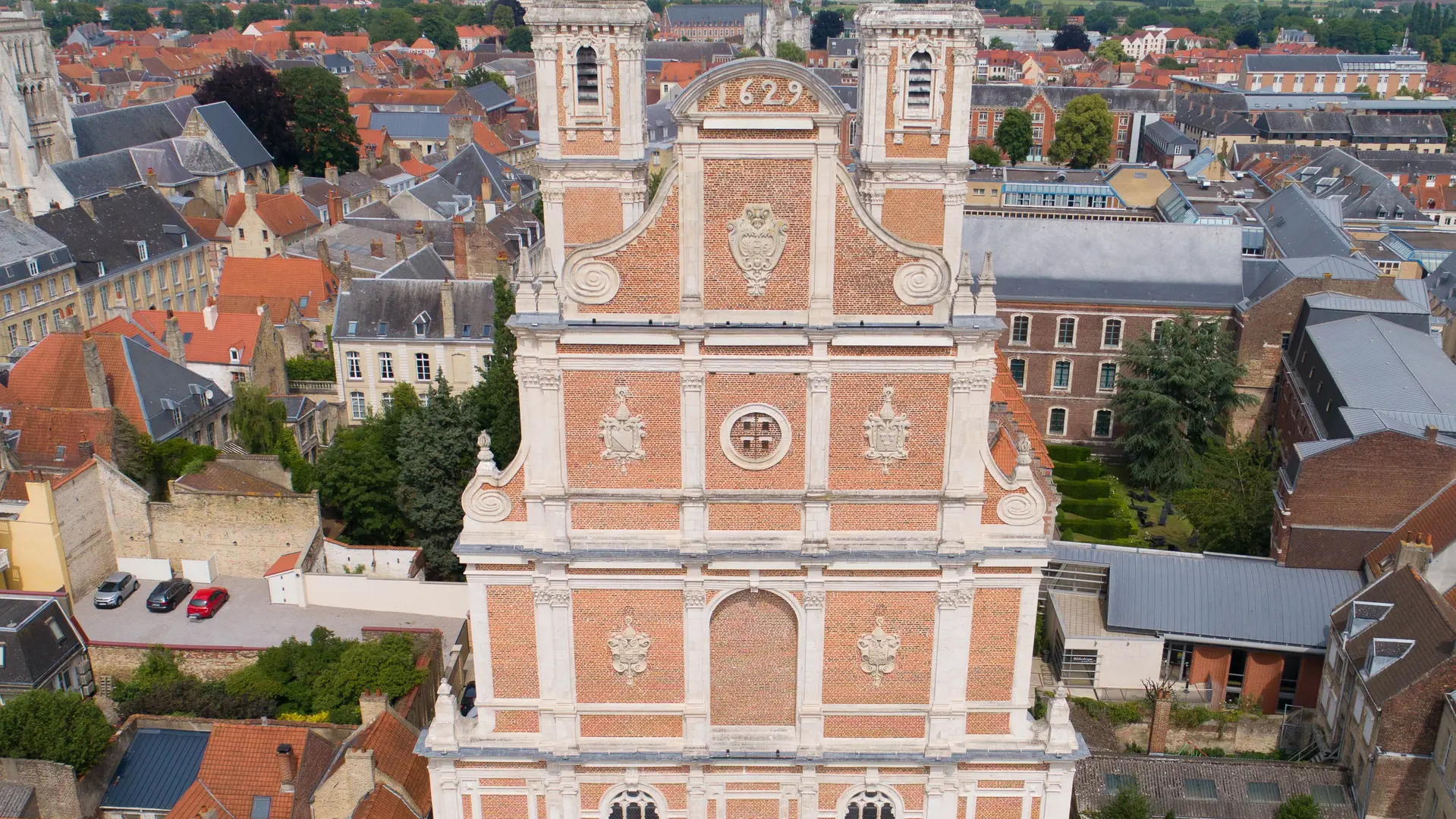 Chapelle des Jésuites Vue aérienne 2019 SAINT-OMER © Ecodrone Tourisme en Pays de Saint-Omer (6)