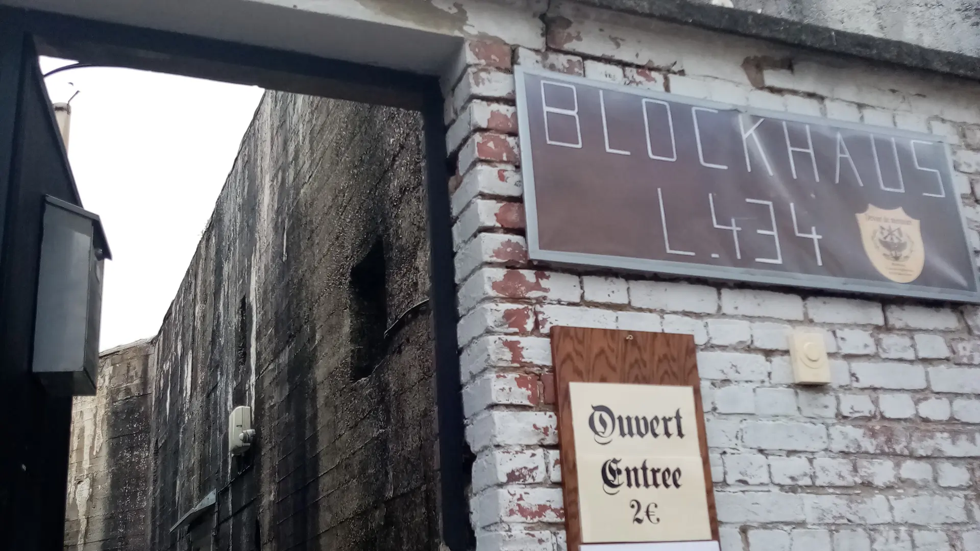 Blockhaus de la rue des Madeleines - façade d'entrée