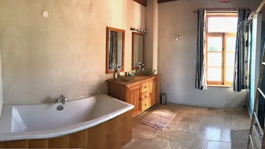 Le manoir de la Blanchisserie, salle de bain rdc