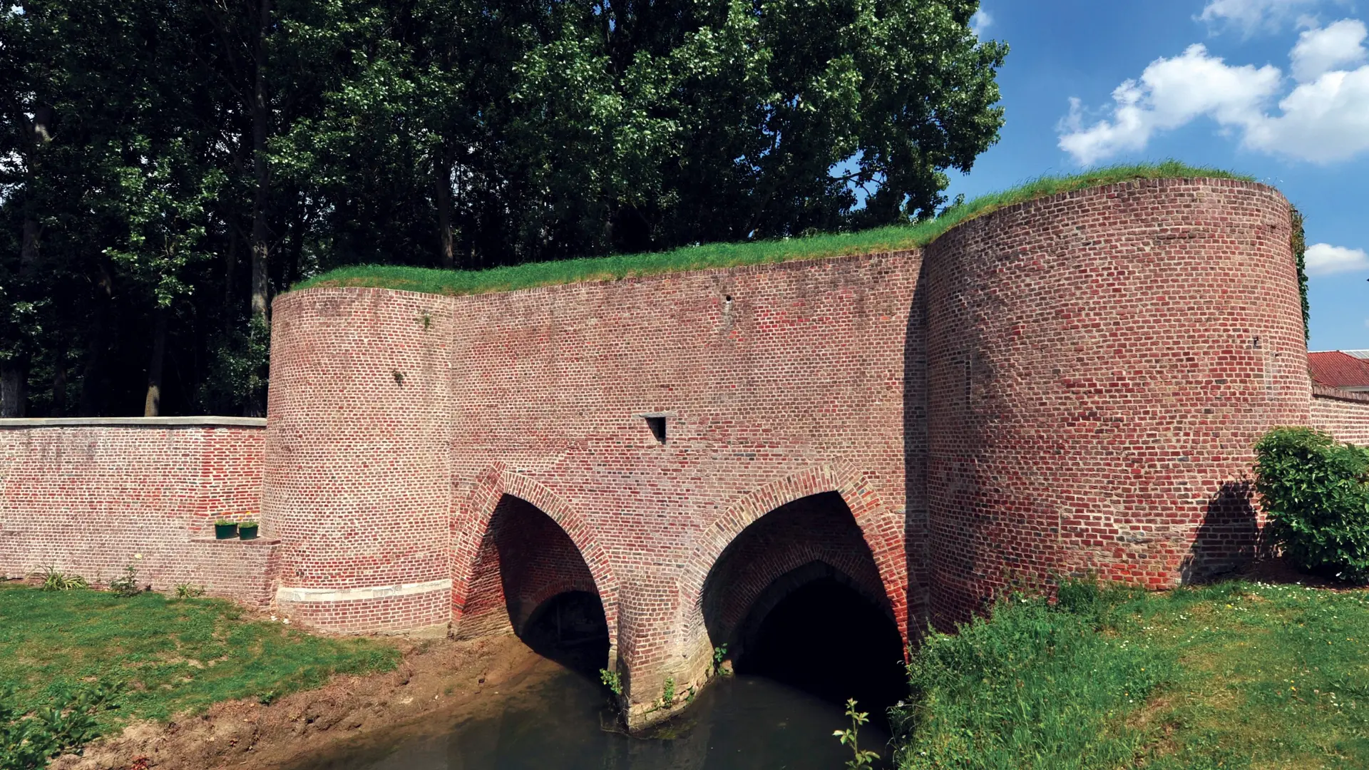 Porte de Beaulieu 2010 AIRE-SUR-LA-LYS © Photo Carl - Tourisme en Pays de Saint-Omer
