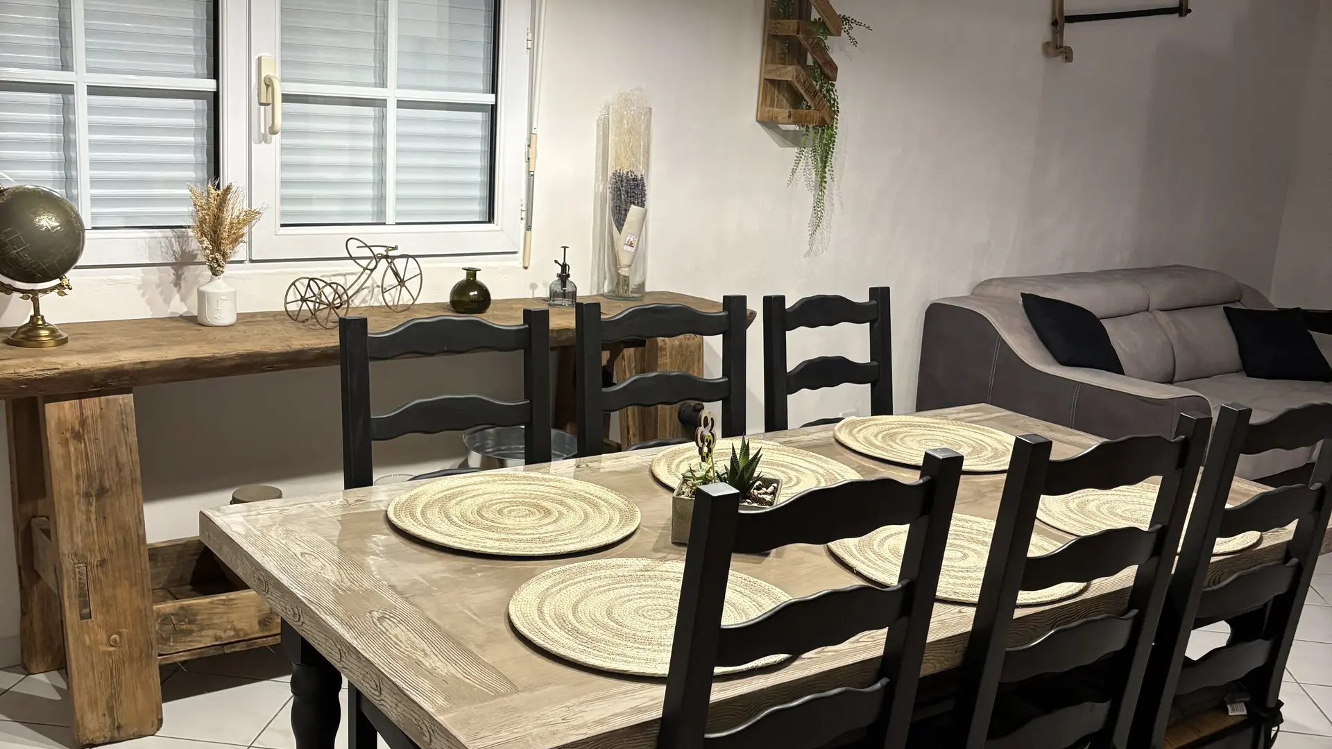 Les Rolliannes, Salle à manger