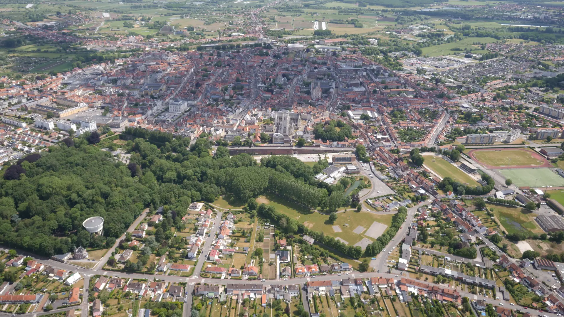 Vue Aérienne 2020 SAINT-OMER © Ecodrone Tourisme en Pays de Saint-Omer (27)