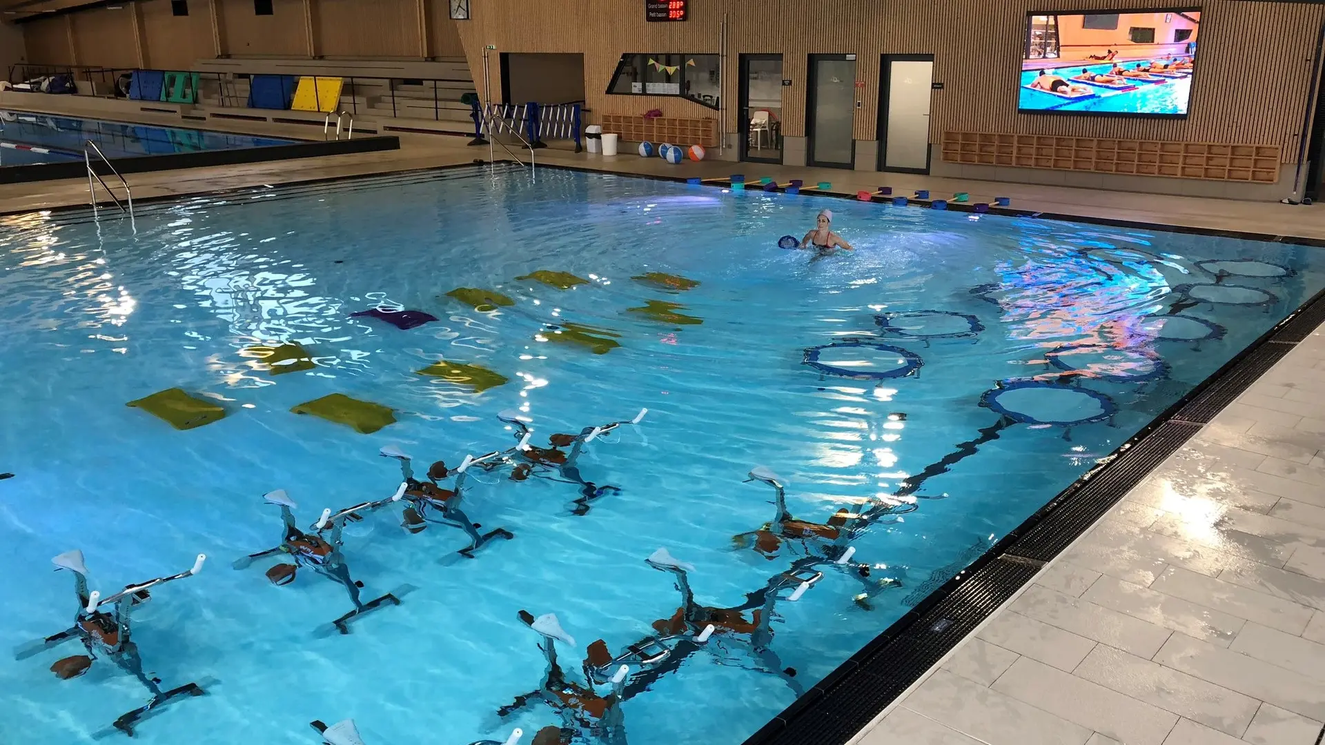 aa piscine intérieur