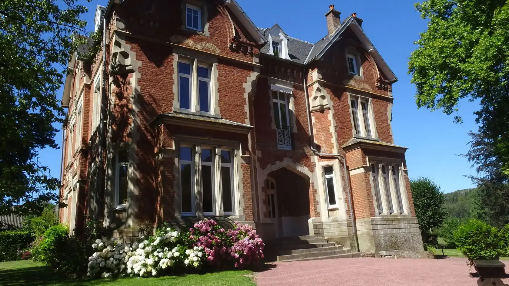 Château du Bon Plaisir, extérieur