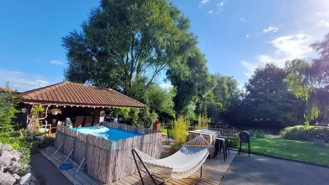 Pergola, terrasse et piscine