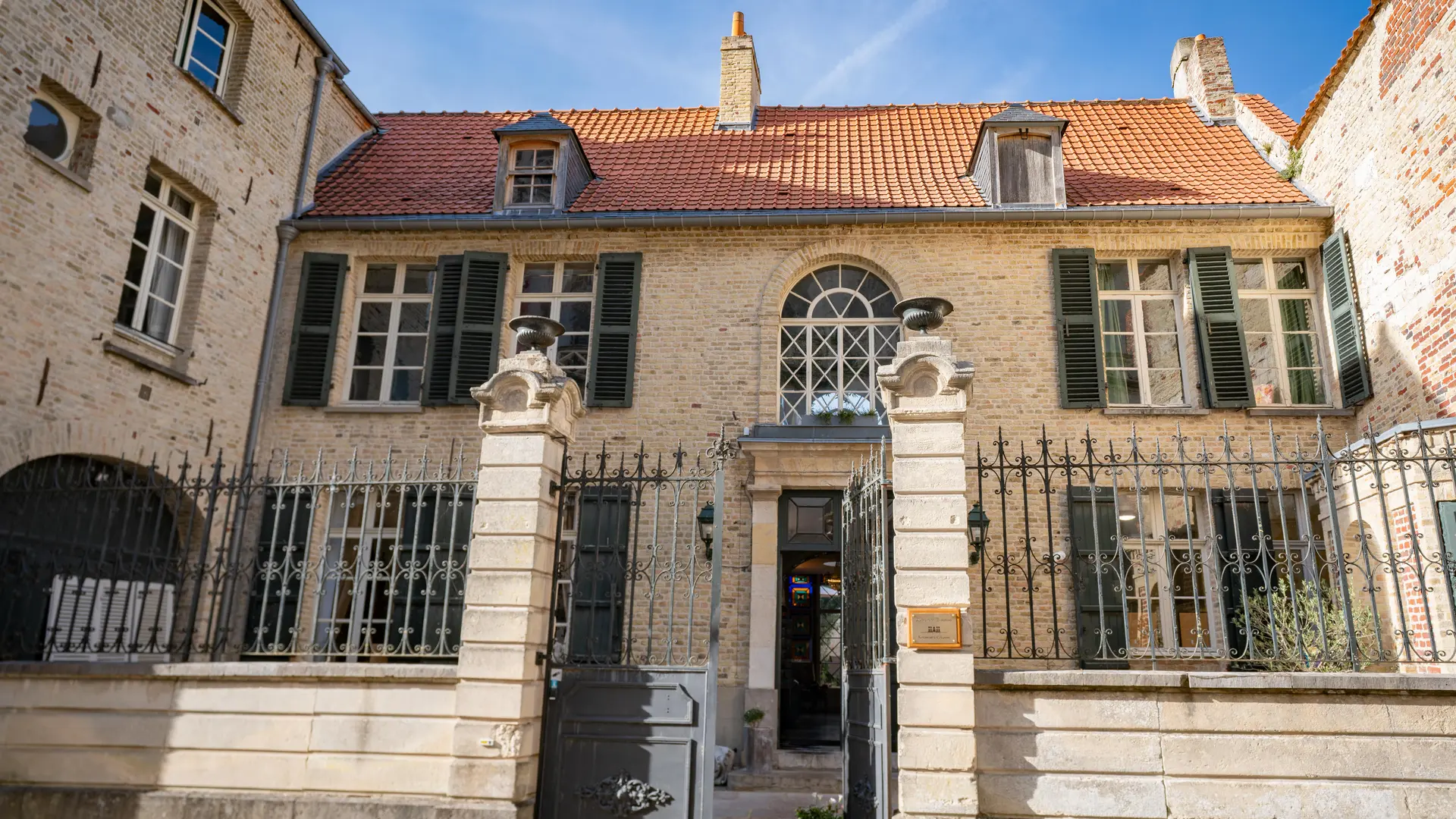 Le Colegram - Enseigne - Palais de la Cathédrale