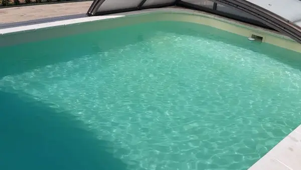 Piscine couverte chauffée 28° d'avril à fin août