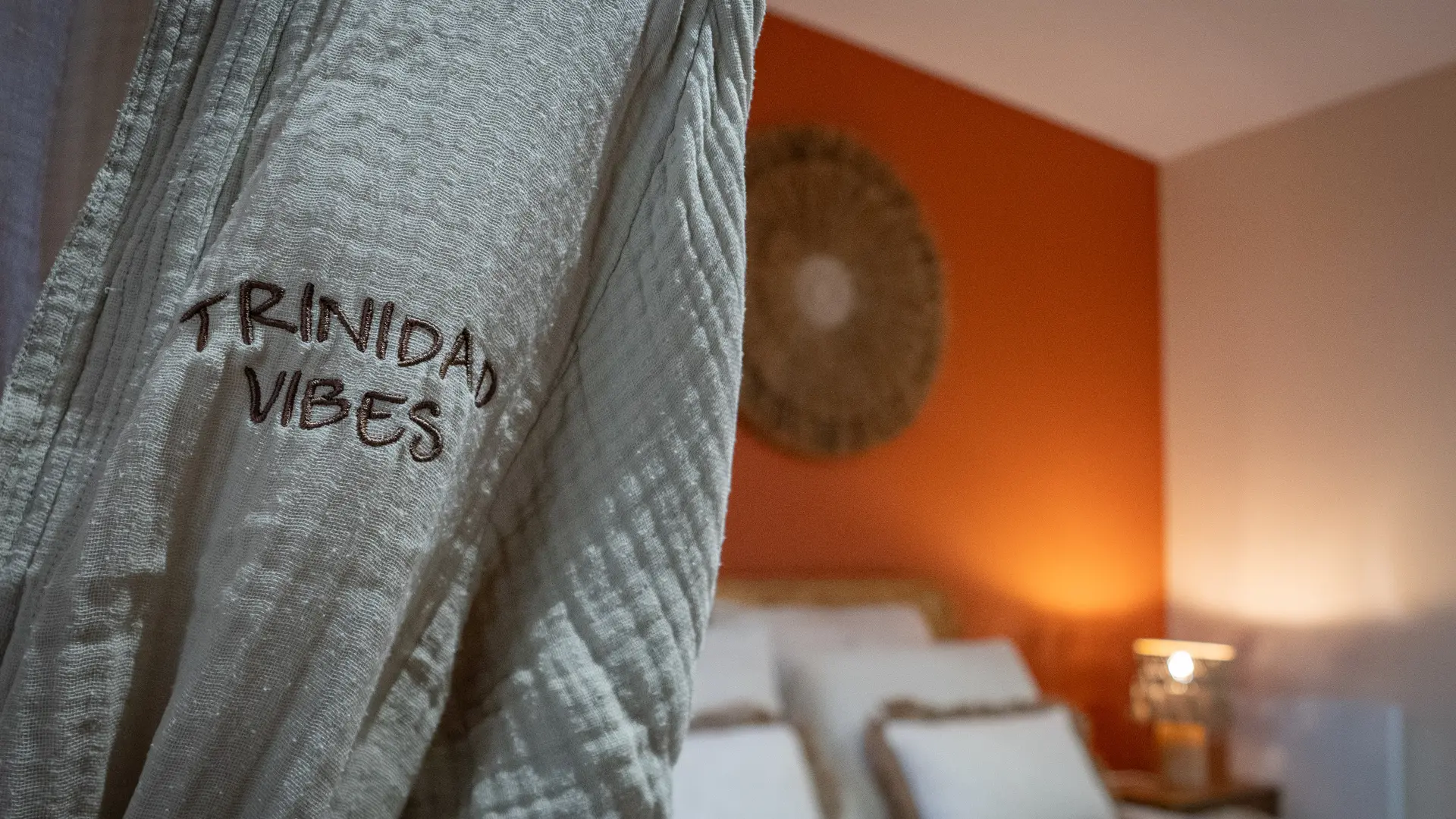 PEIGNOIR TRINIDAD VIBES