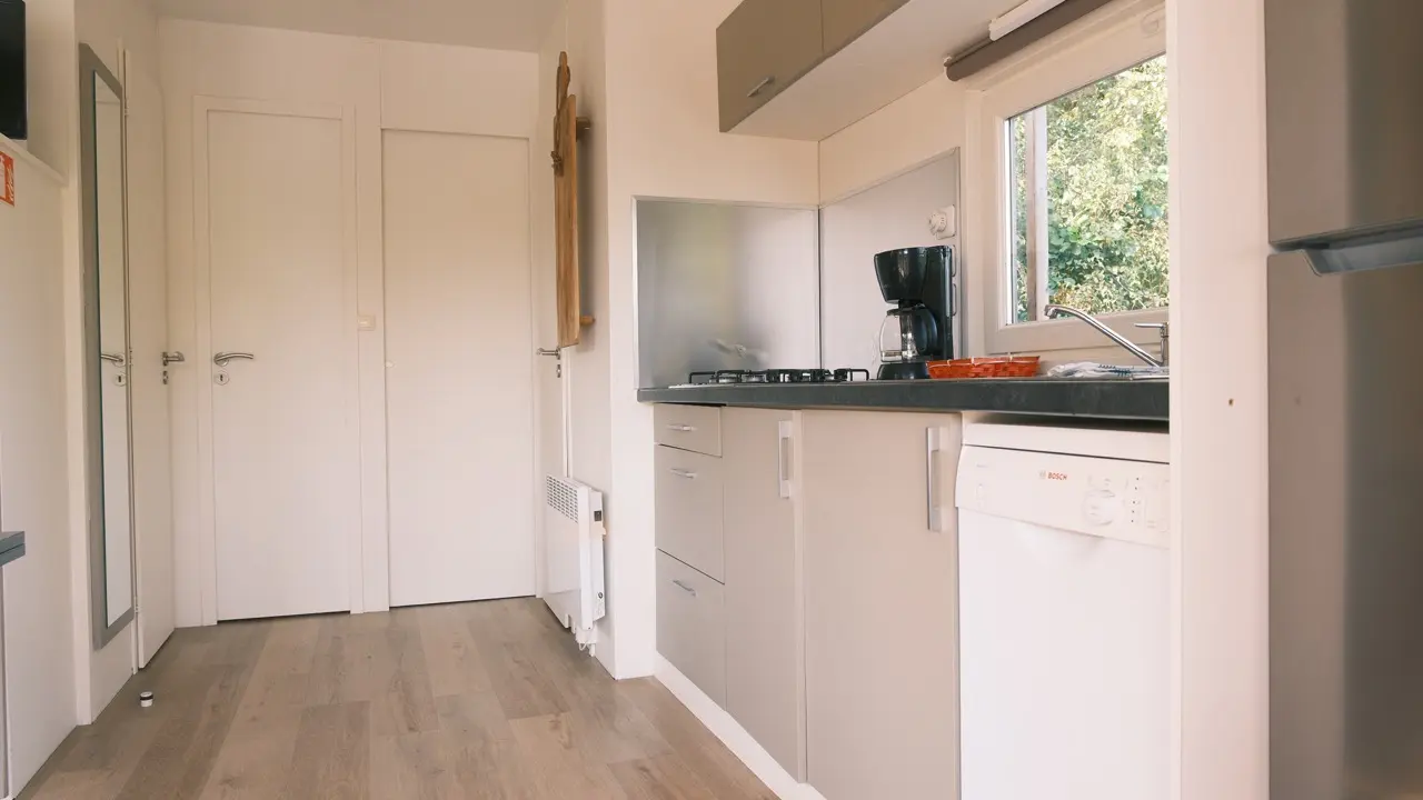 cuisine et accès chambres, sdb