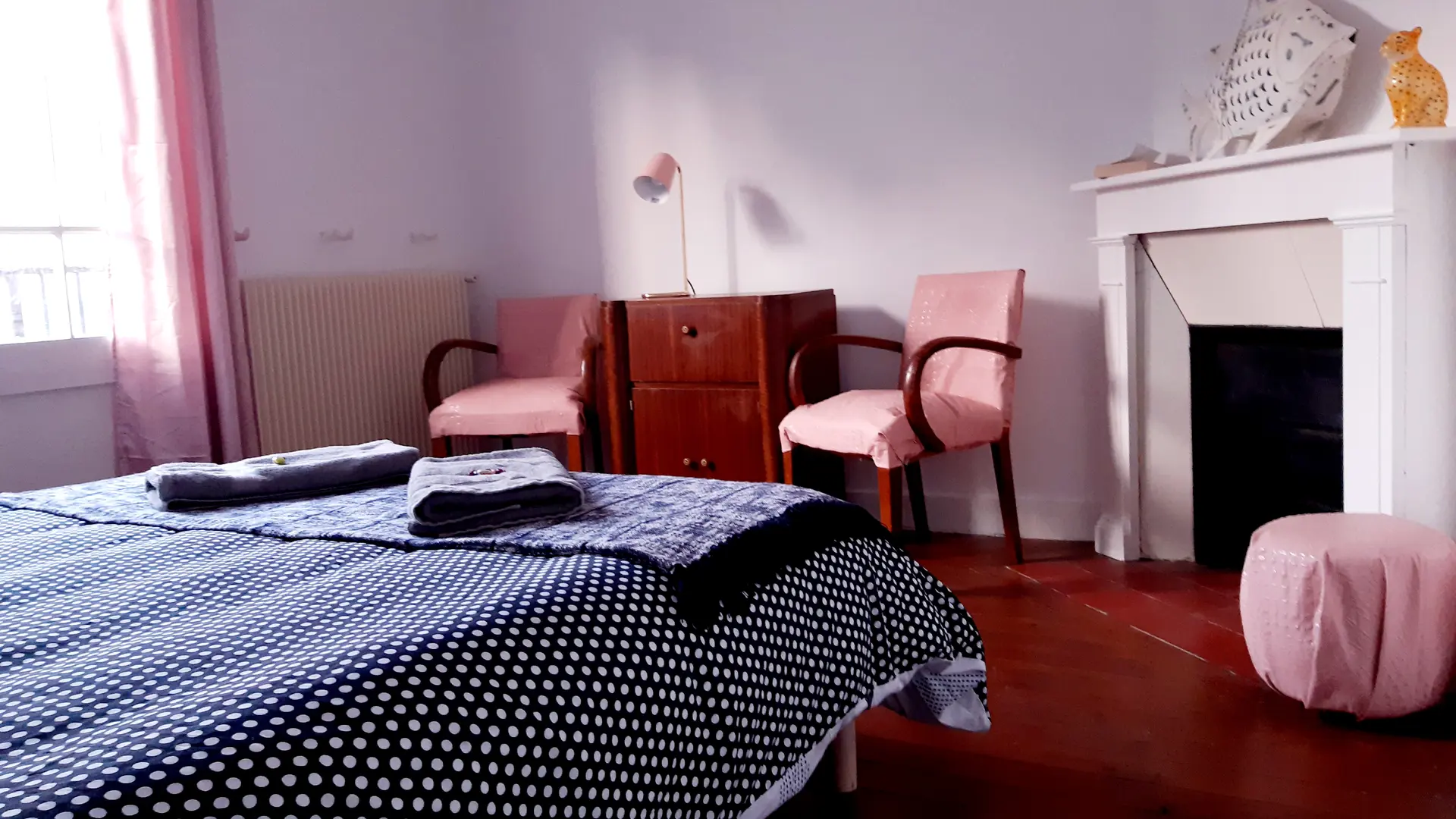 Chambre au 1er etage balcon vue mer cheminée
