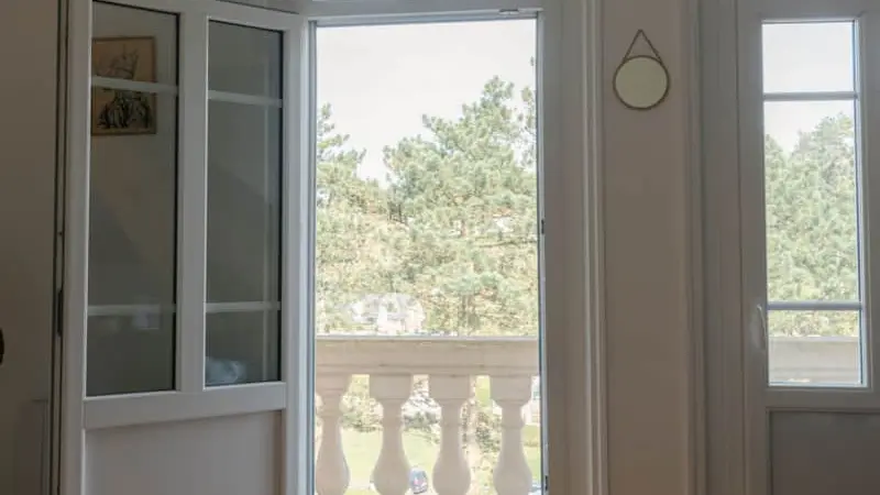 Balcon avec vue sur Le Bois de Cise et la mer