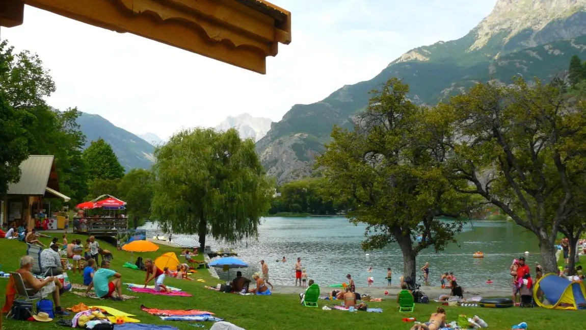 Le Lac de La Roche-de-Rame