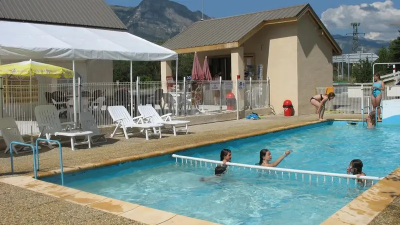 Camping Les Sittelles piscine