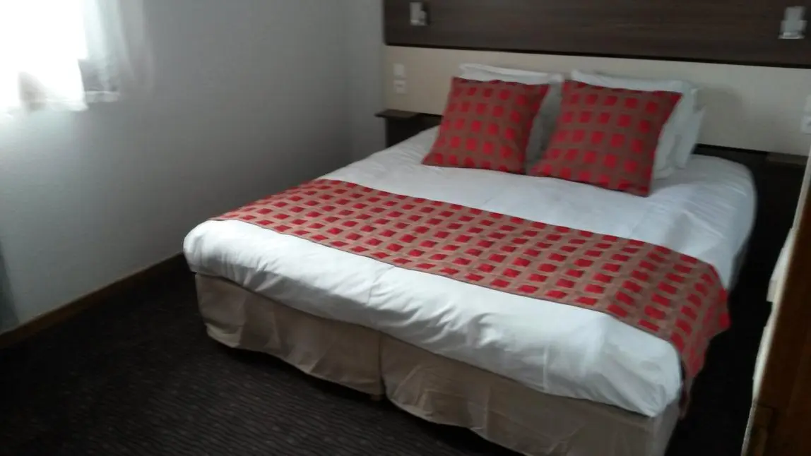 chambre double, passage pour un fauteuil