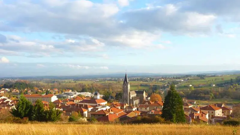 Vue d'ensemble avec l'église