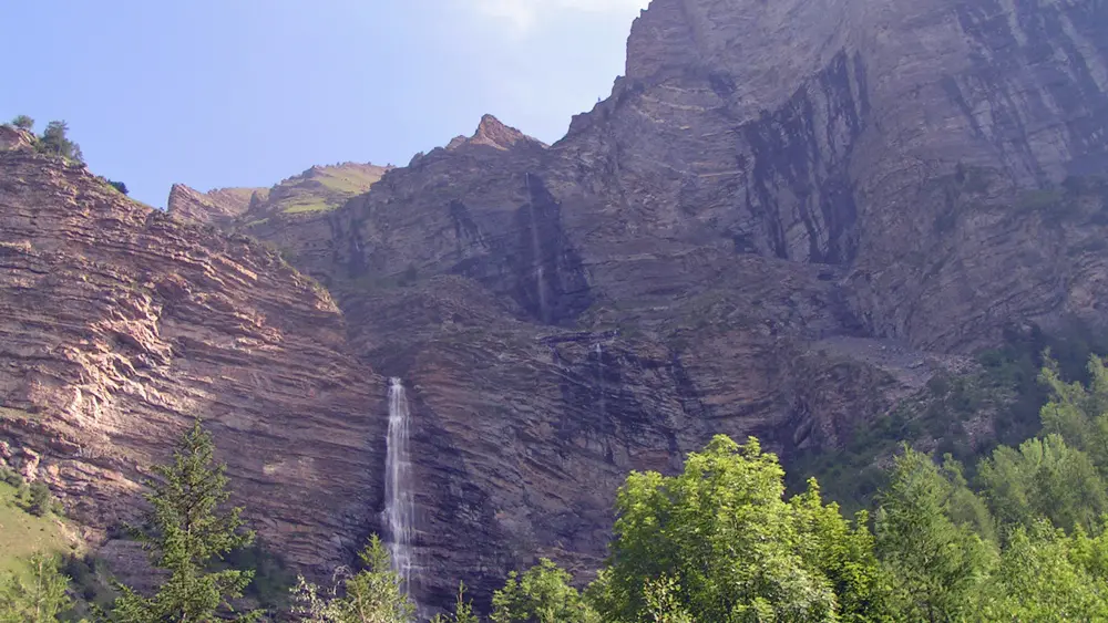 la cascade de la pisse à chateauroux les alpes