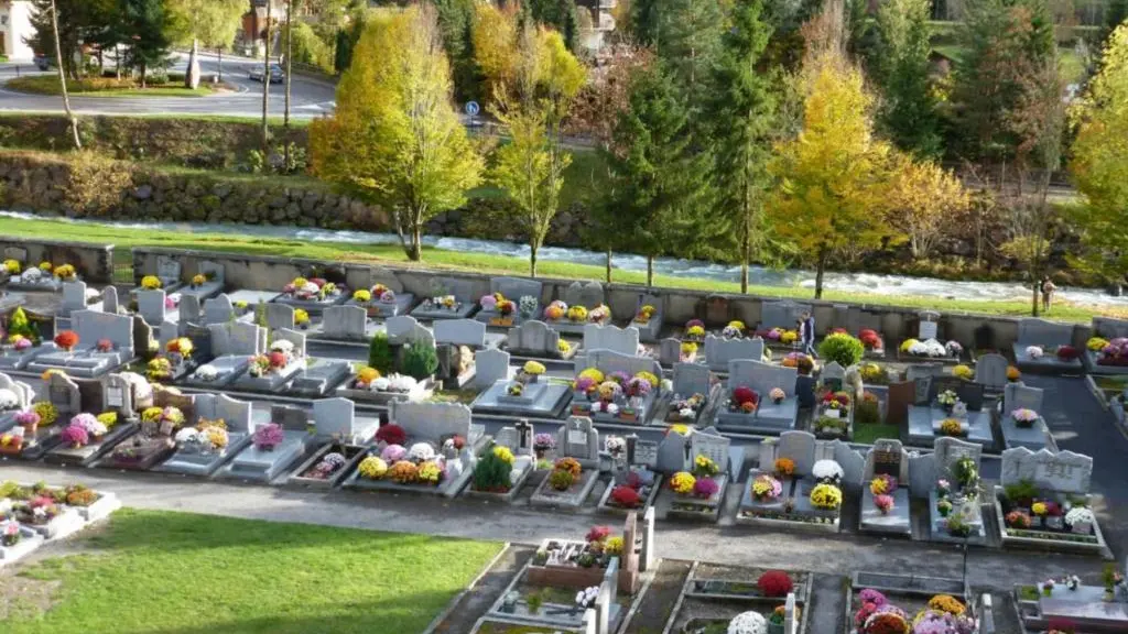 Cimetière du Grand-Bornand à la Toussaint