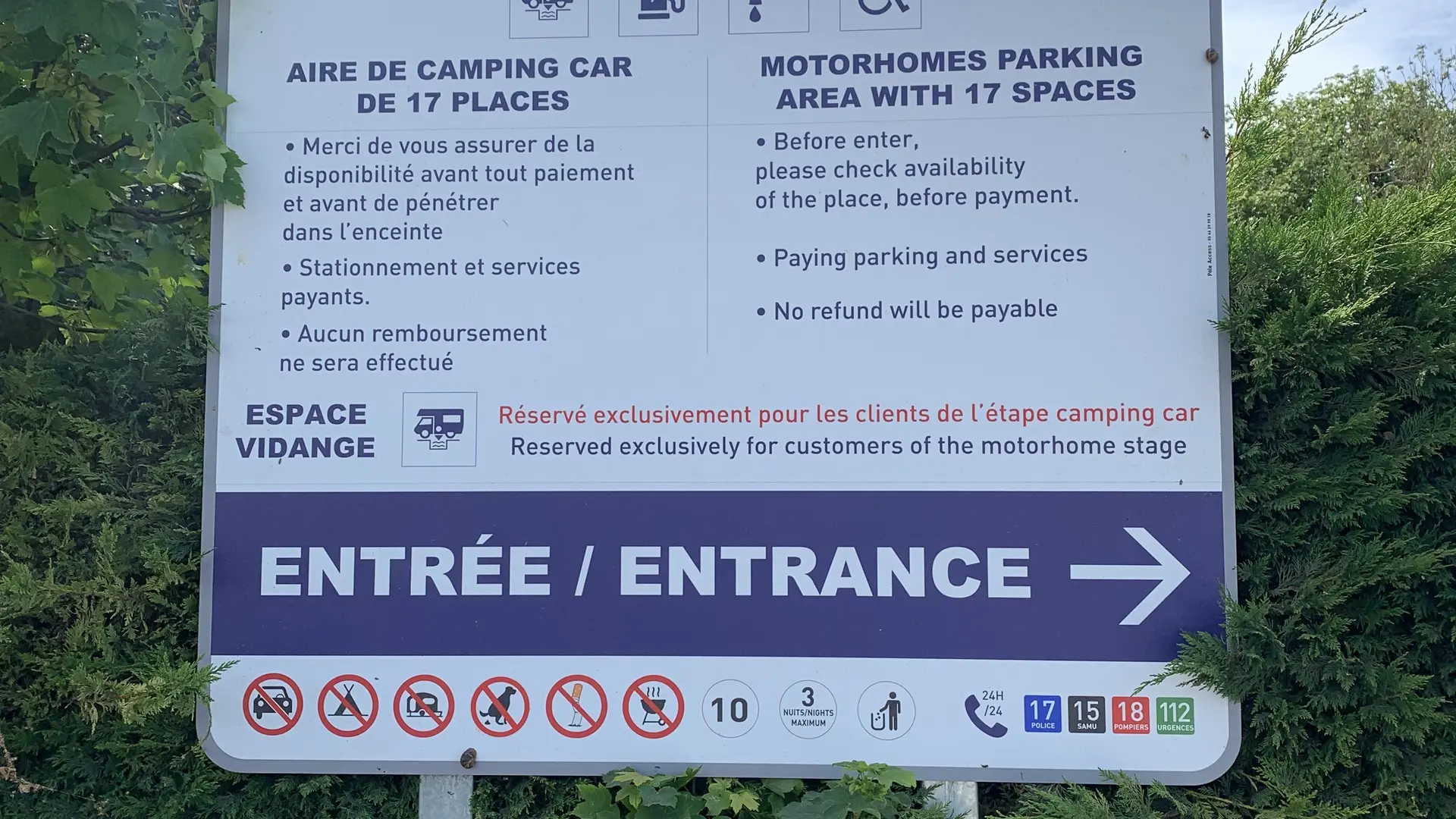 Panneau d'entrée de l'aire de camping-car