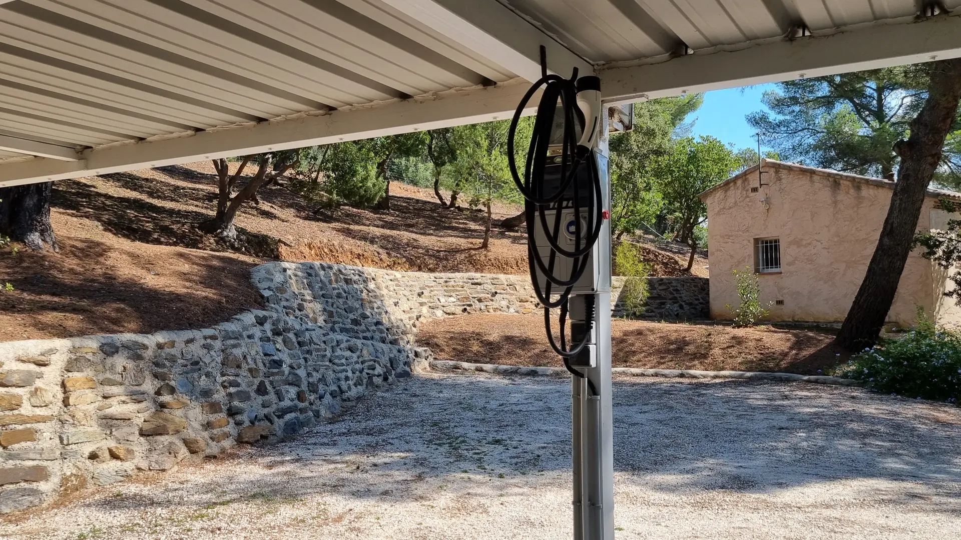 Borne électrique parking