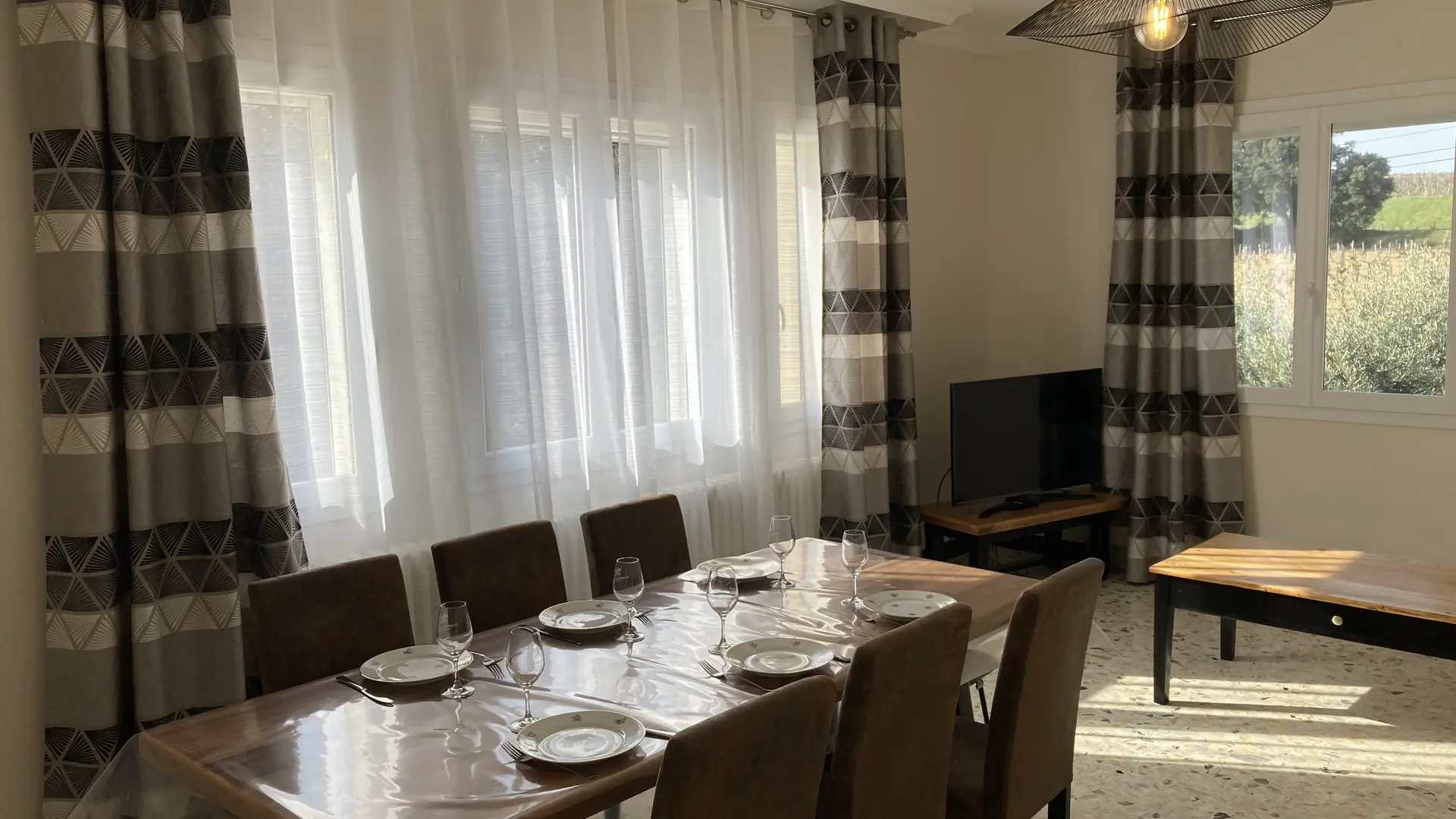 Gîte les Cigalons - salle à manger