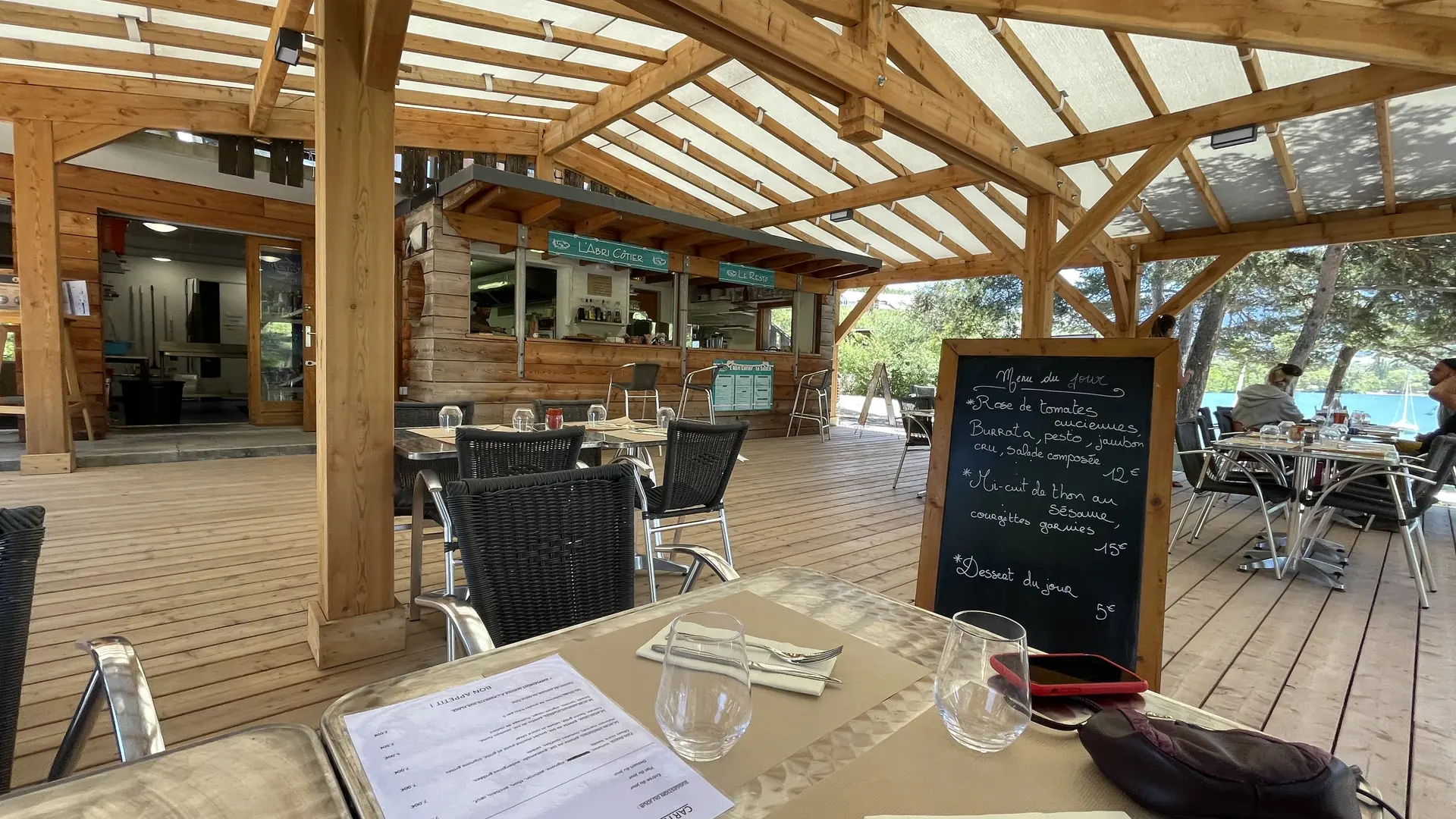 Terrasse couverte pour les repas