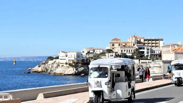 Balade bord de mer en tuk tuk électrique !