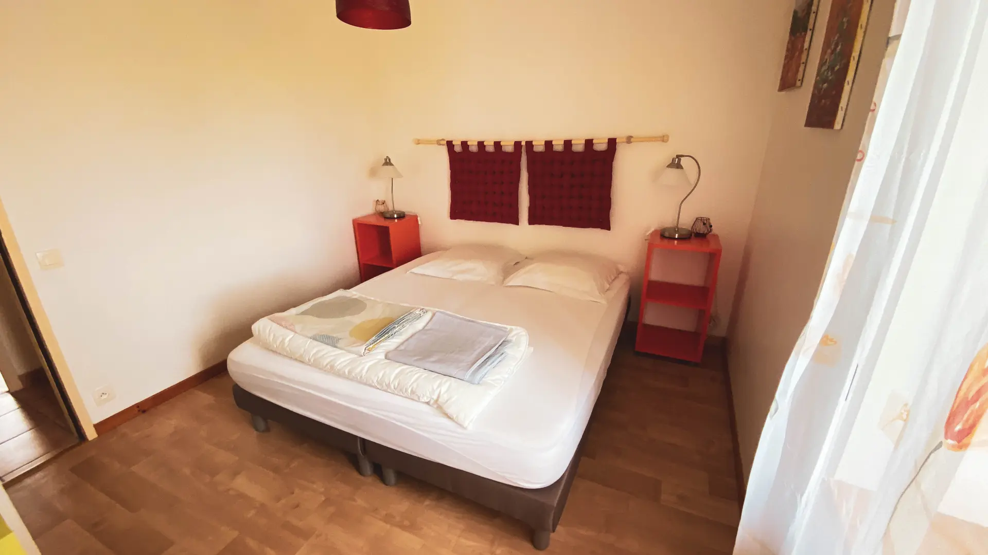 La chambre n°3 avec 1 lit de 160 ou 2x80 avec accès à la salle de bain