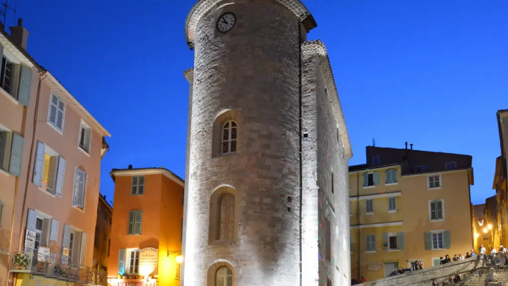 Place Massillon à Hyères