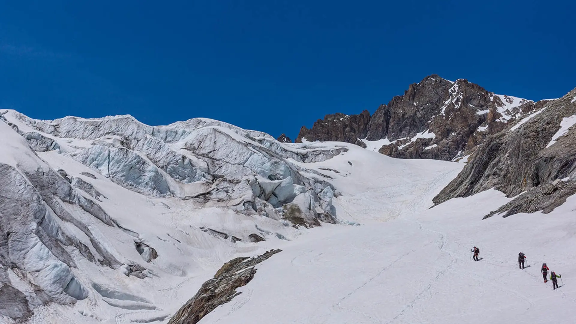 Arrivée sur la rive gauche du Glacier Blanc