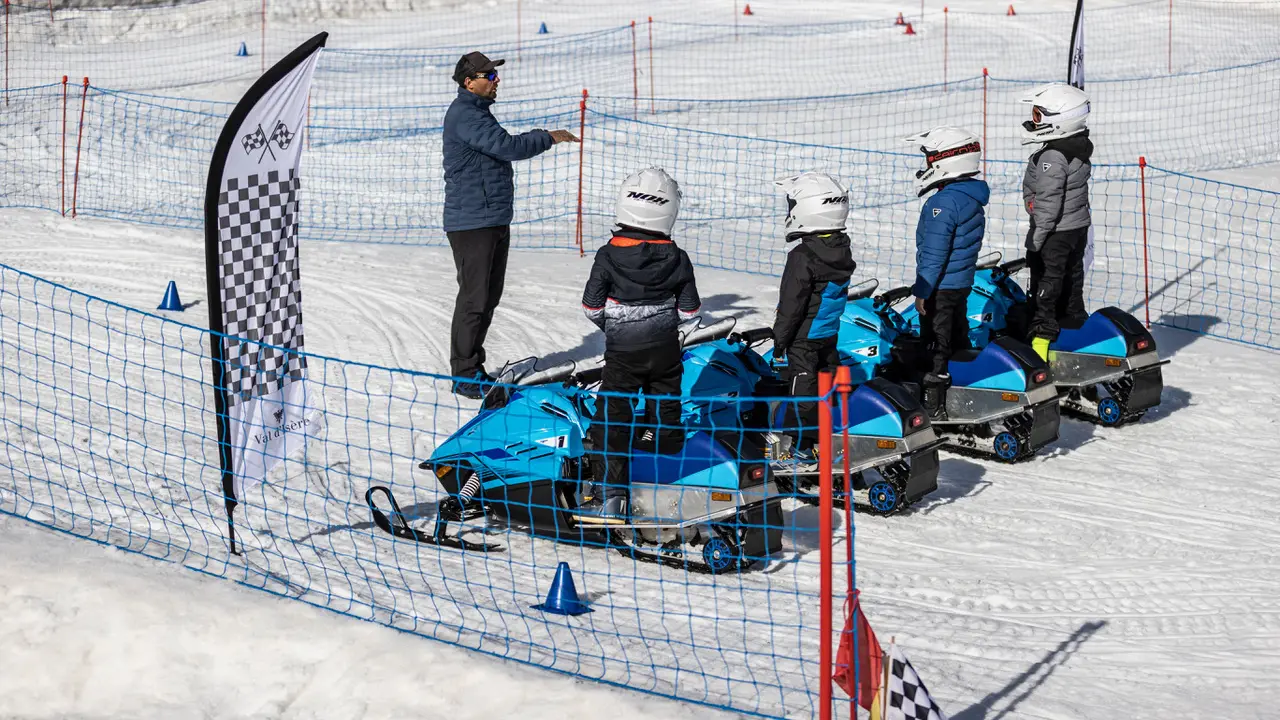 Enfants avec motoneige électrique - Evolution 2 Val d'Isère