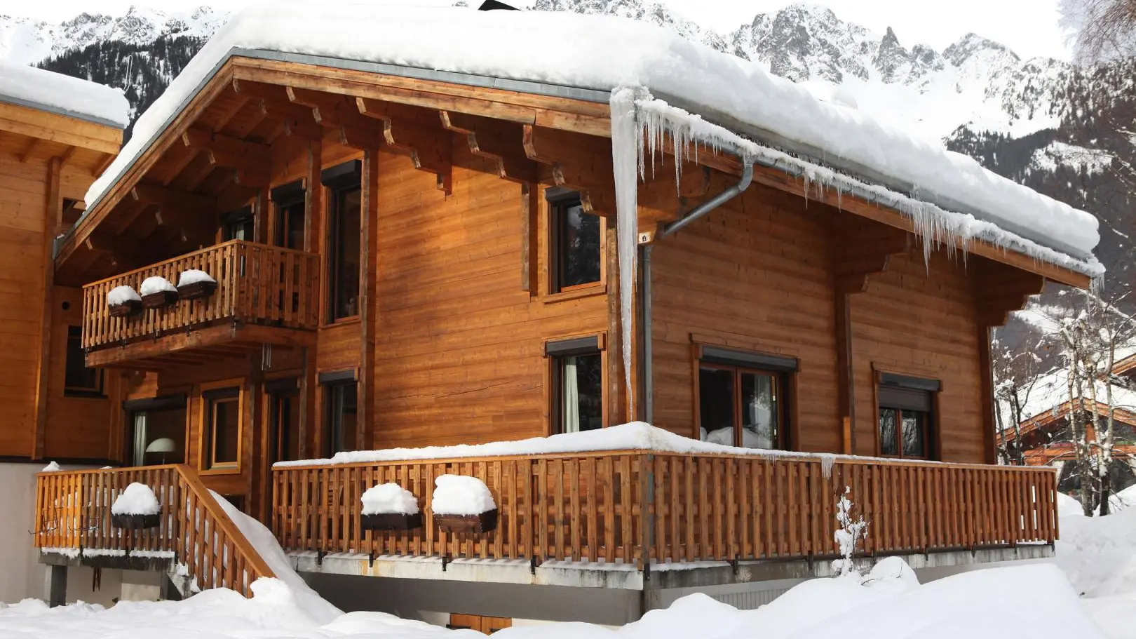 Chalet en hiver. Faces Sud et Est