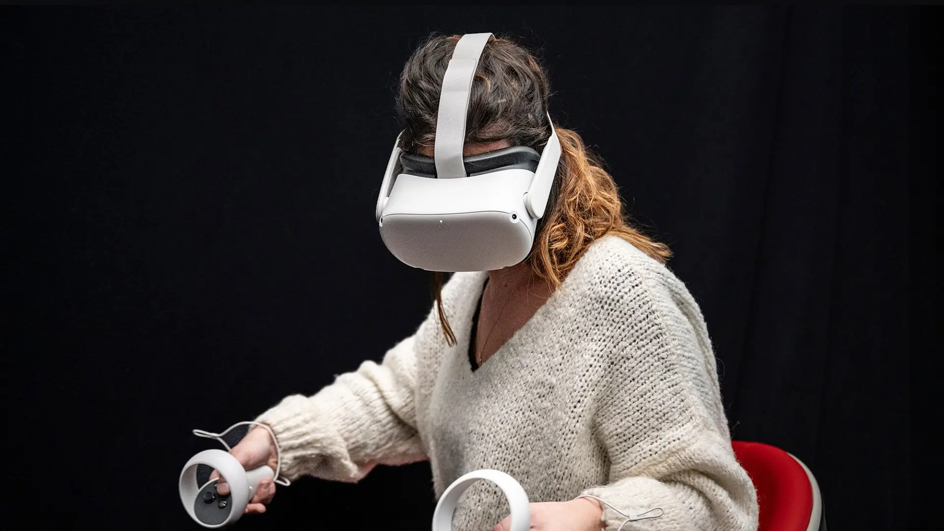 femme casque réalité virtuelle