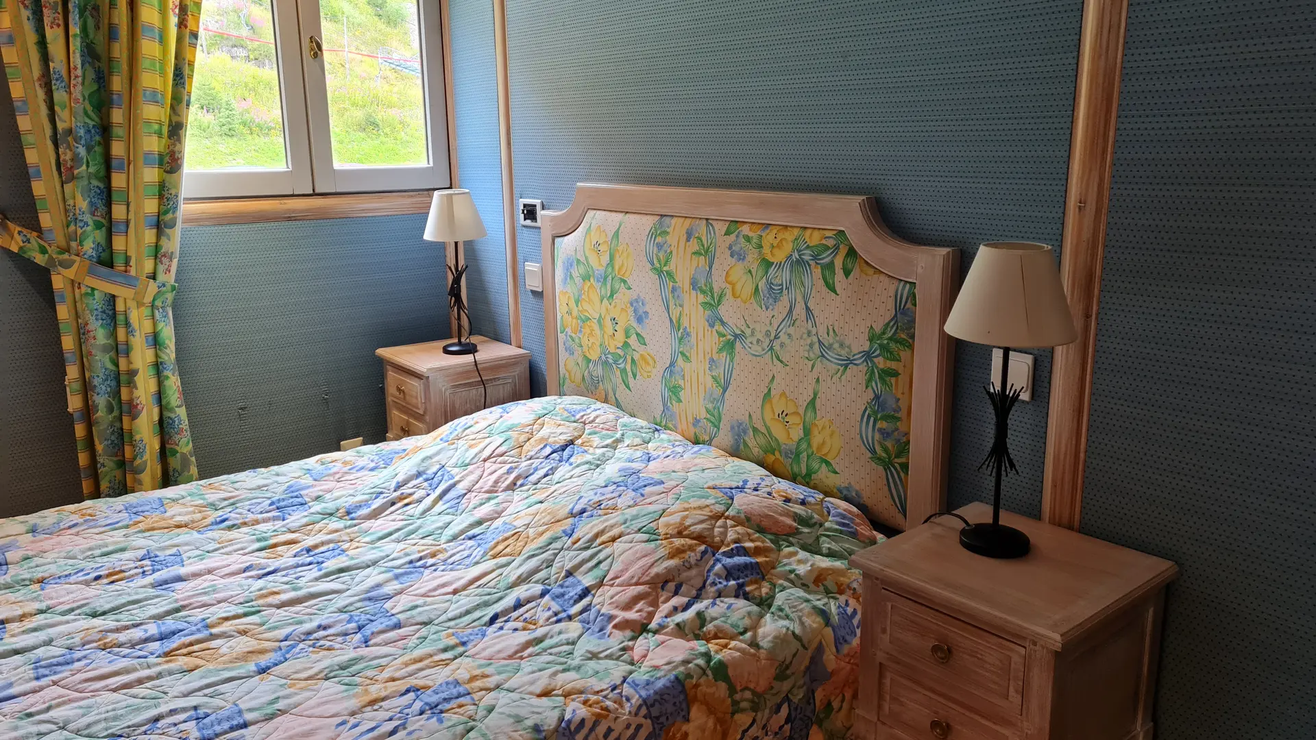 Bedroom with double bed