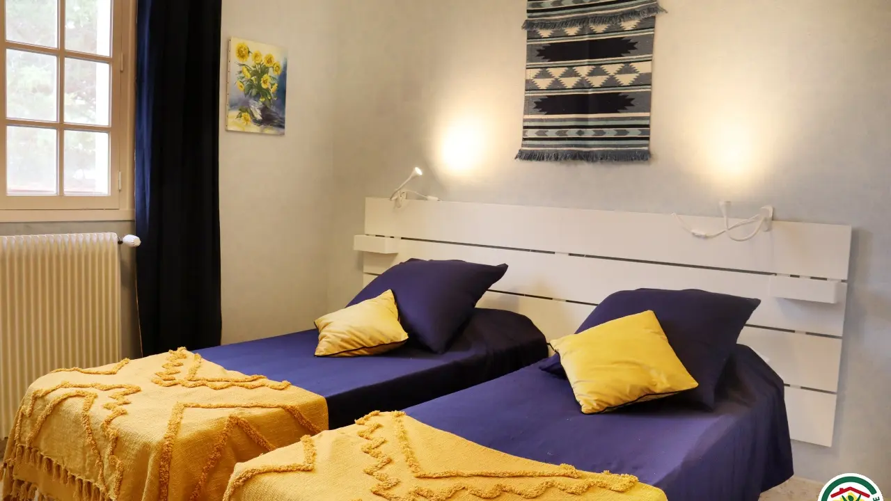 Chambre avec deux lits simples ou un lit double (2x90 ou 1x180)