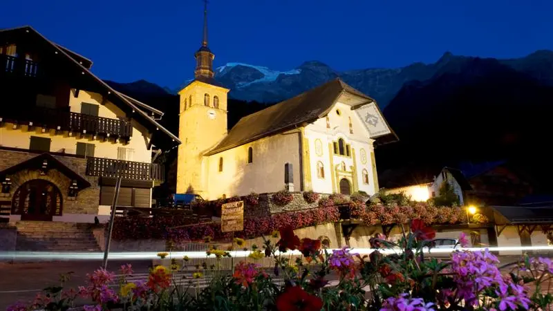 Eglise Sainte-Trinité-nuit