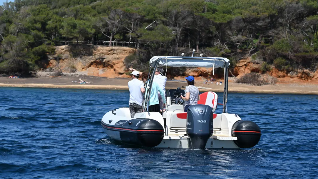 L'arrivée à la plage noire de Porquerolles