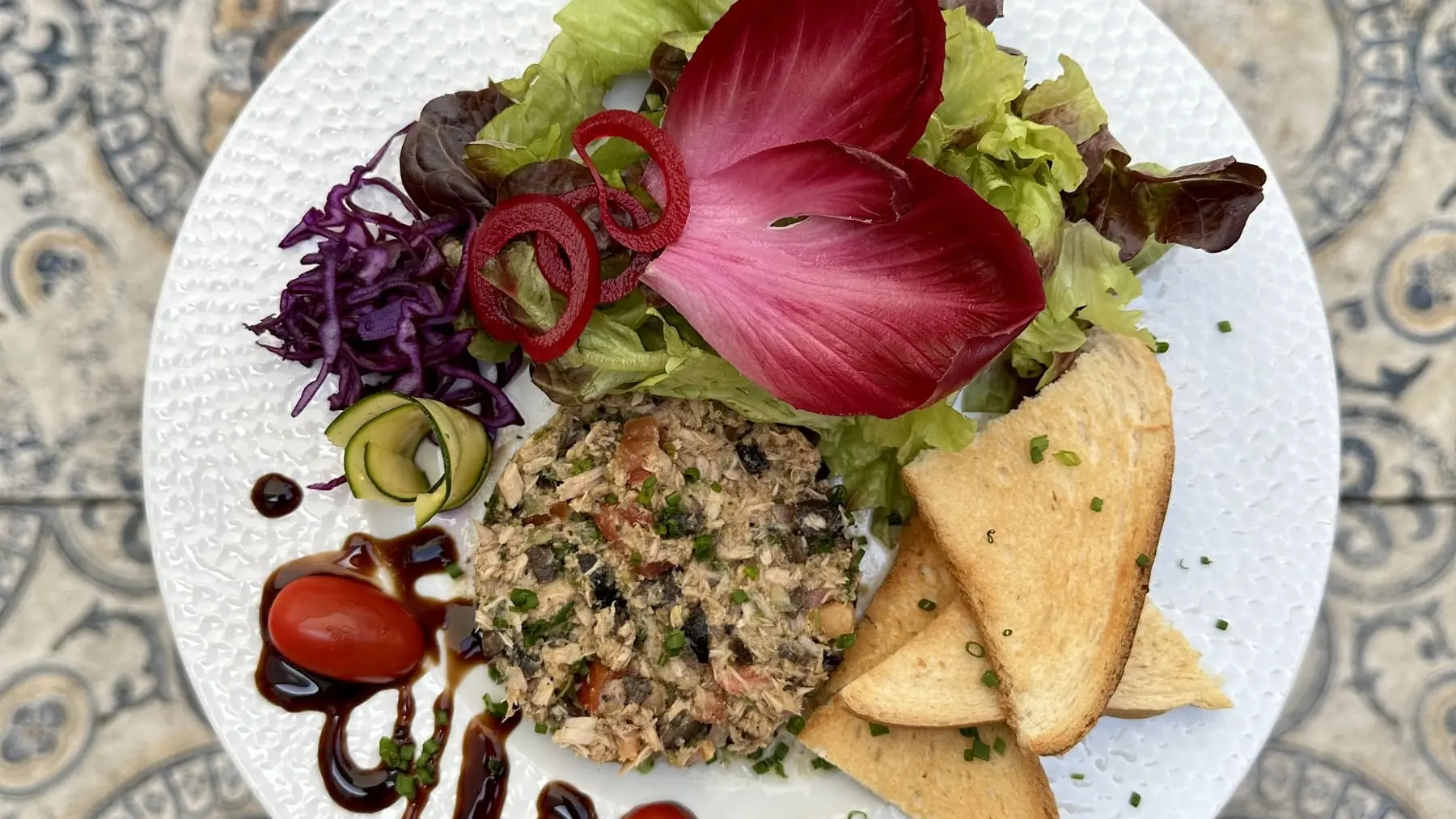 Belle assiette colorée