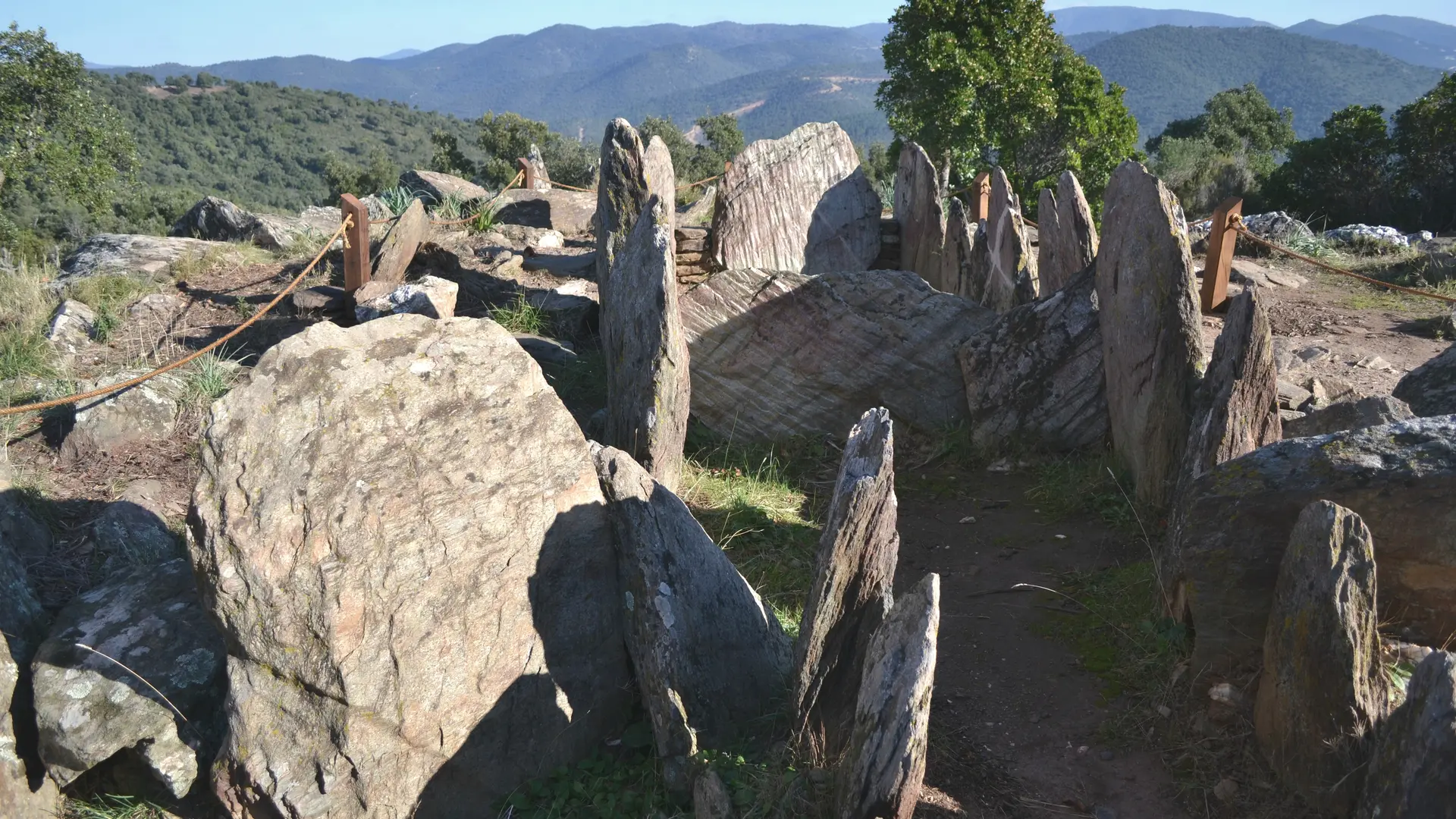 Dolmen de Gaoutabry - © OTI La Londe les Maures