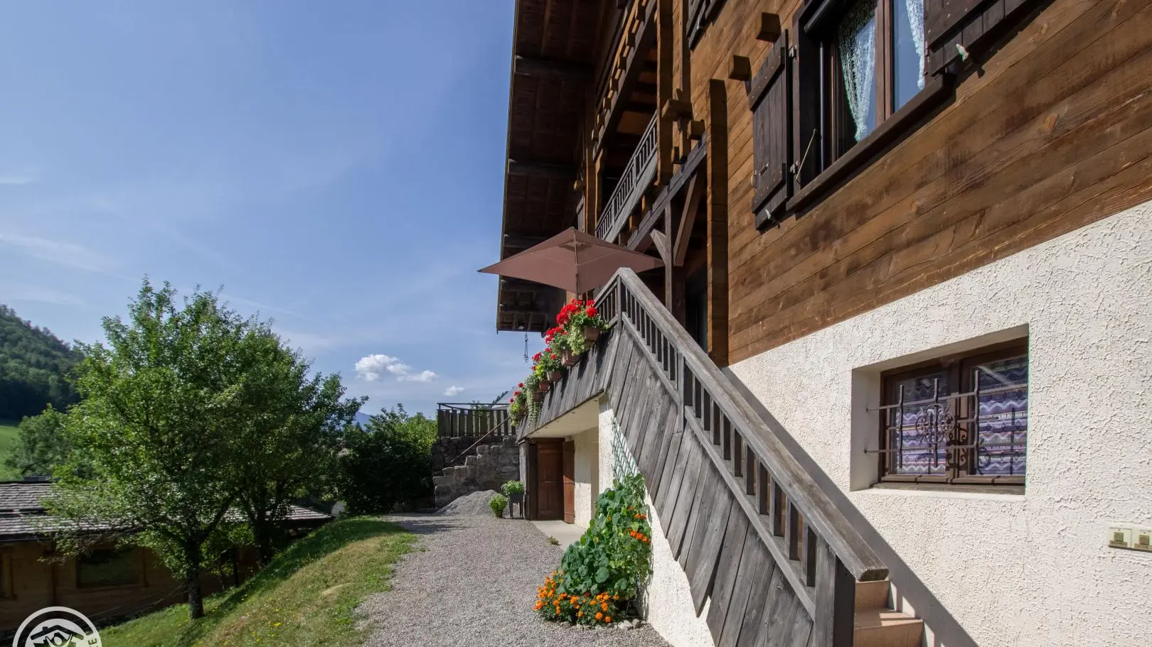 Escalier d'accès au gîte.