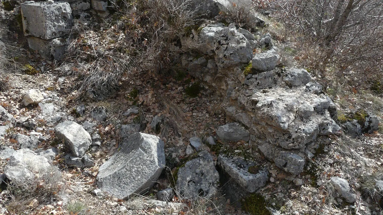 Site de l'abbaye de Clarescombes. Bâtiment du haut