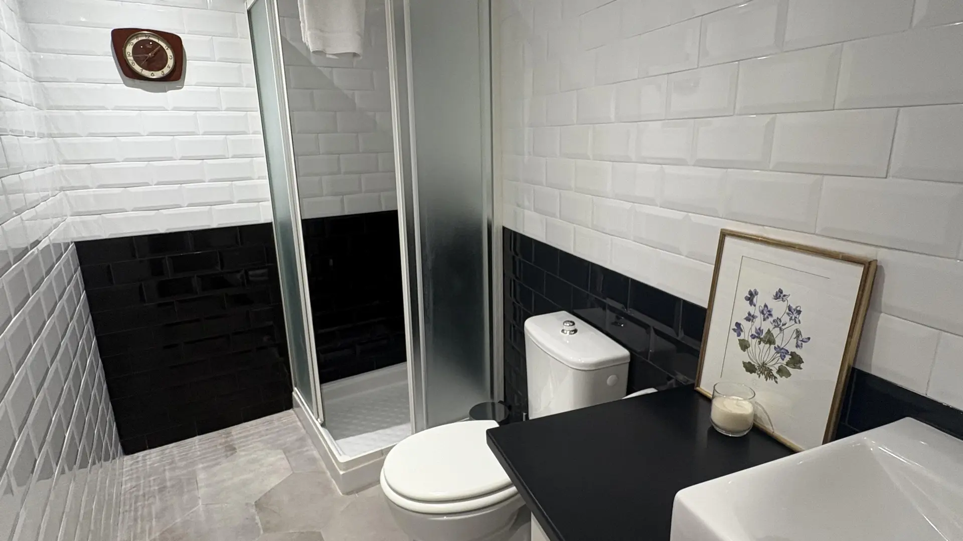 Salle de douche vue 2