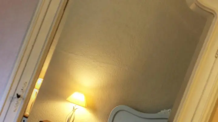Chambre n°1 (1 lit 140) + table à langer et lit bébé