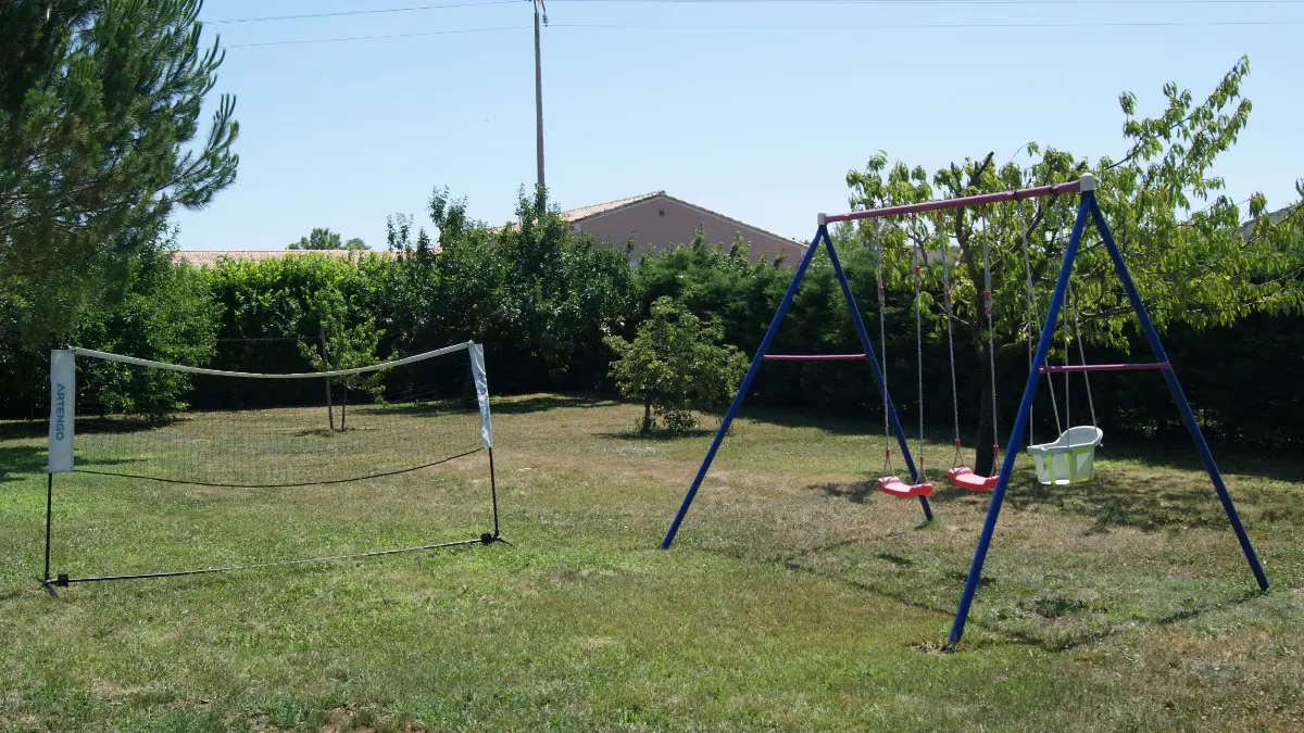 Portique avec balançoires